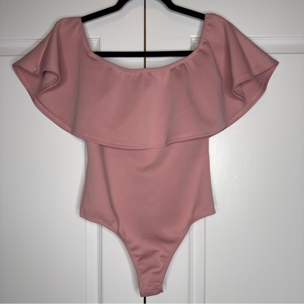 Akira Chicago Red‎ Label Pink Off Shoulder Ruffle Bodysuit Women’s Medium